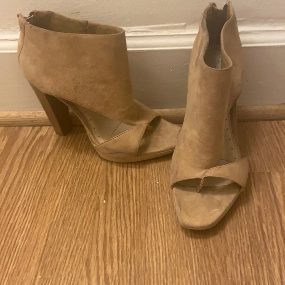 BCBG Max Azria Maia Beige Suede Open Toe Thong